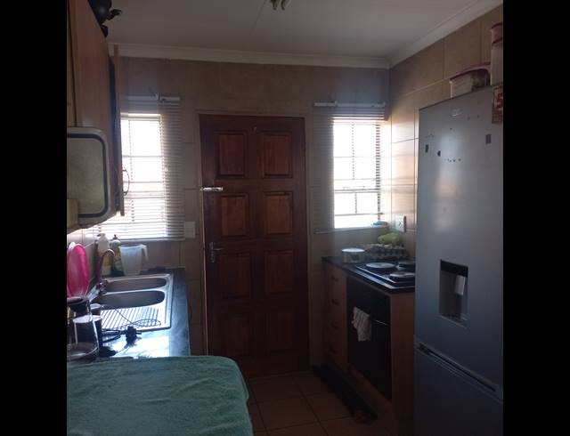 3 BEDROOM FREESTANDING FOR SALE IN THATCH HILL ESTATE